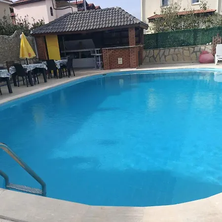Gala Apart Deluxe * מוגלה